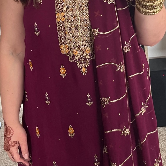 Indian Outfit Salwar - Picture 2 of 3